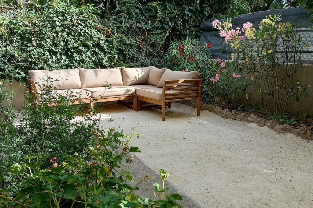 Grand Appartement, 2 Chambres Et Jardin Nîmes Eksteriør bilde