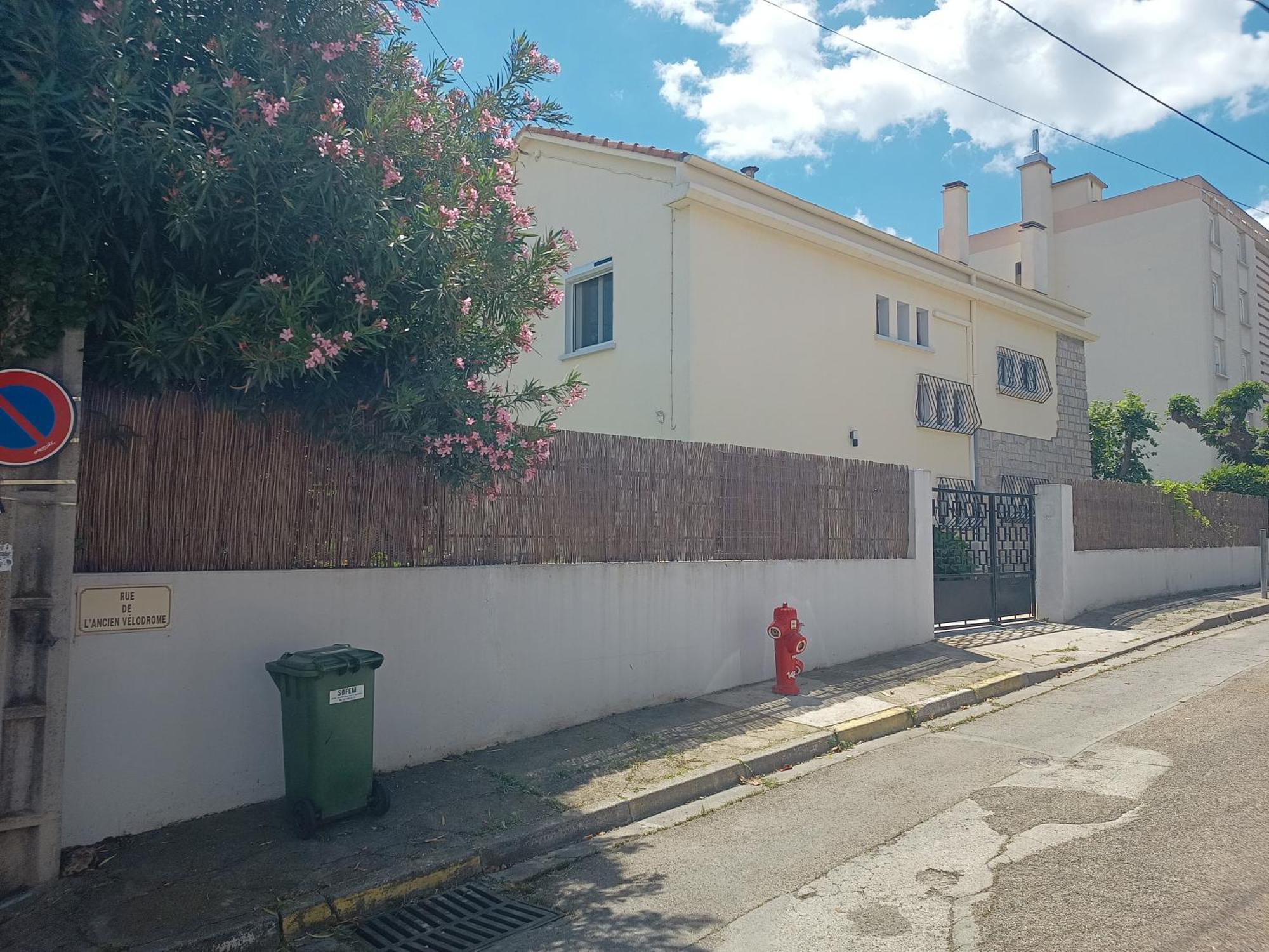 Grand Appartement, 2 Chambres Et Jardin Nîmes Eksteriør bilde