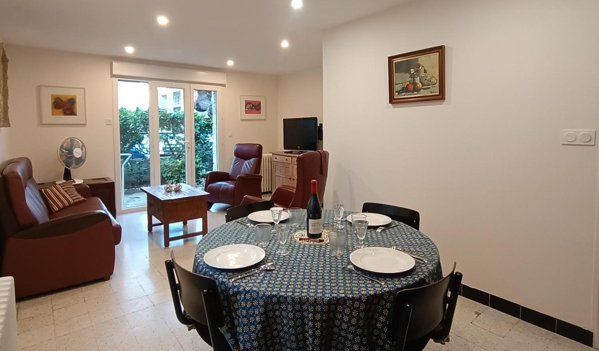 Grand Appartement, 2 Chambres Et Jardin Nîmes Eksteriør bilde
